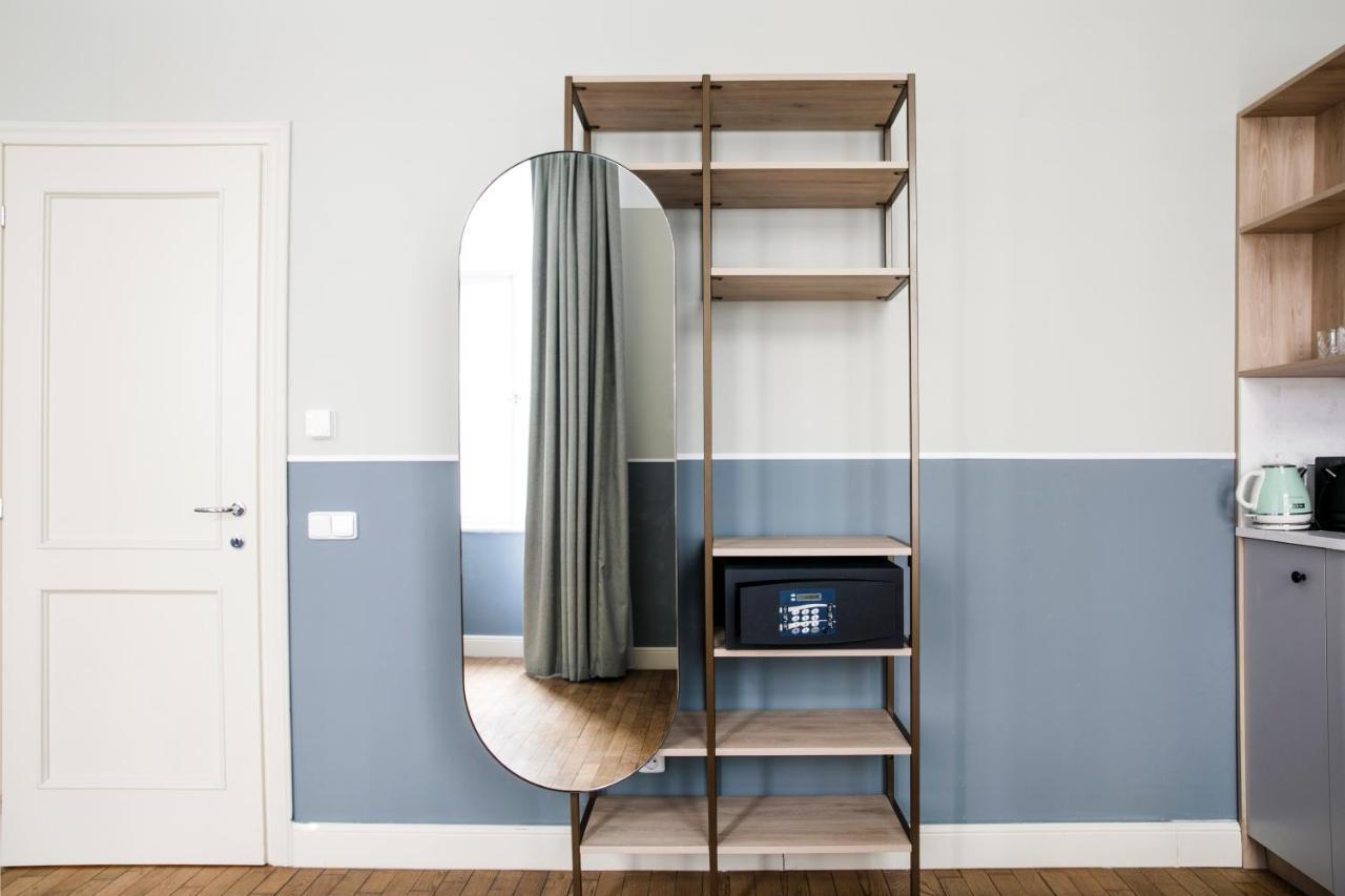 Extra Large Studio Kitchenette Balcony