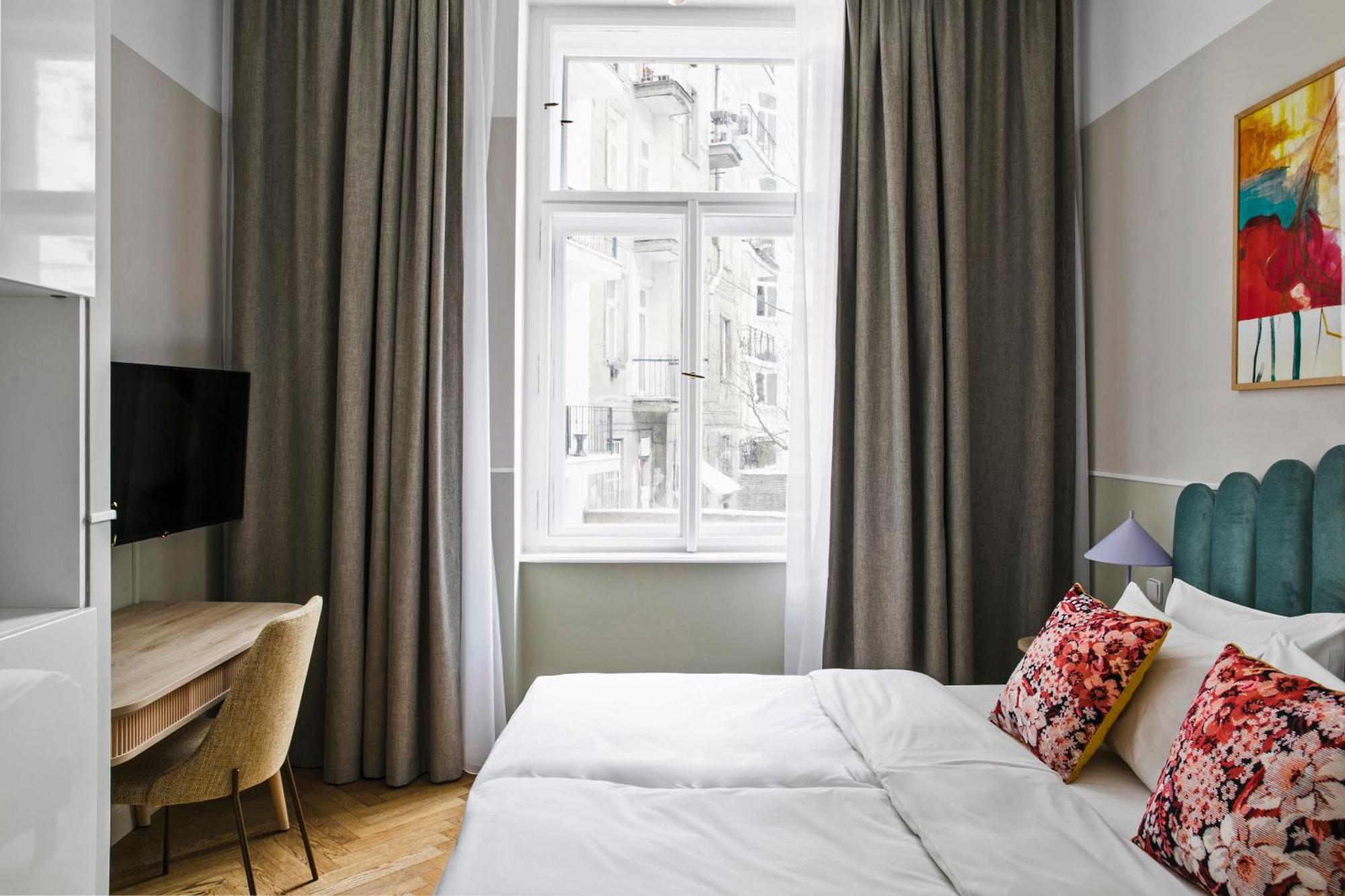 Medium Room